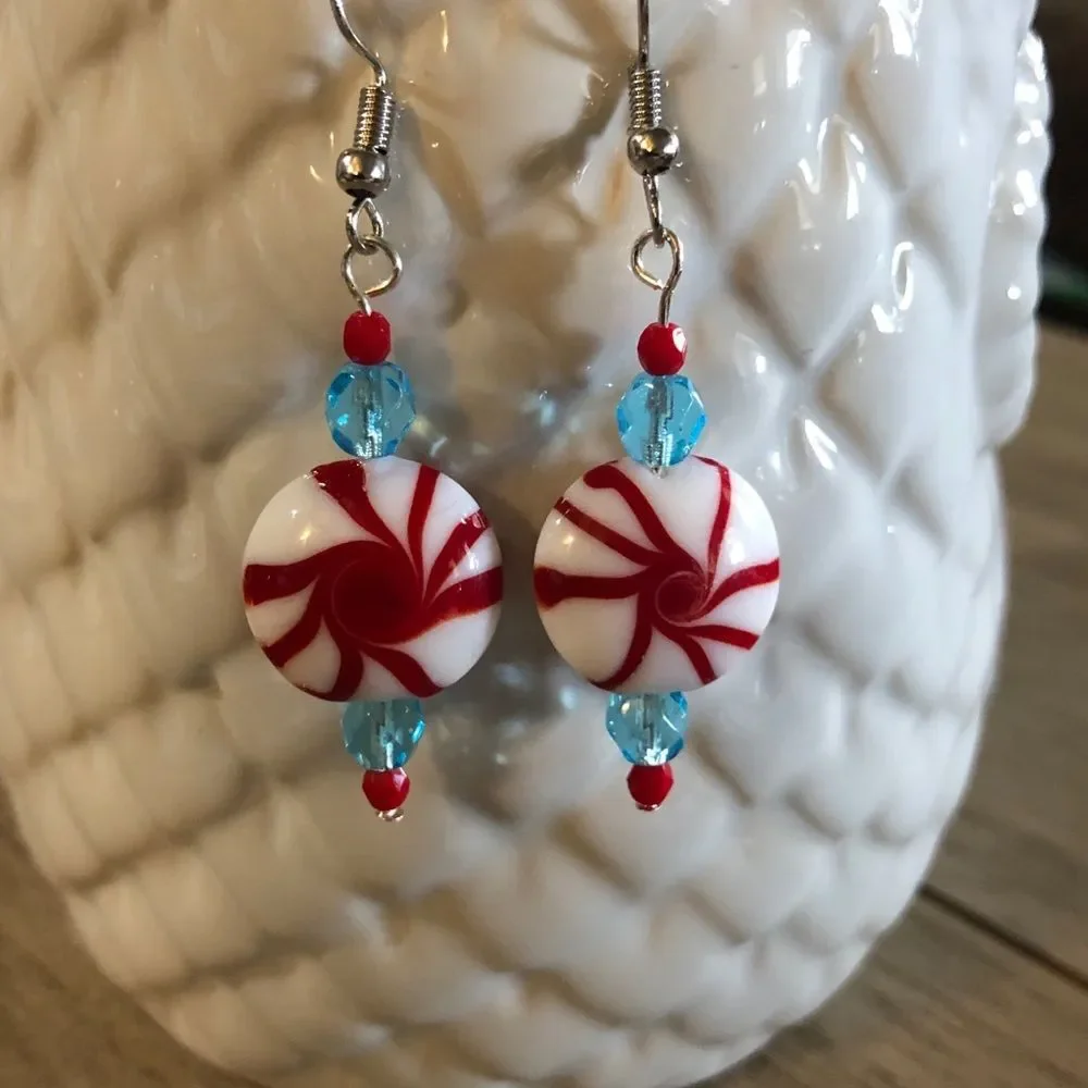NWOT STARLIGHT PEPPERMINT LAMPWORK GLASS HOLIDAY EARRINGS